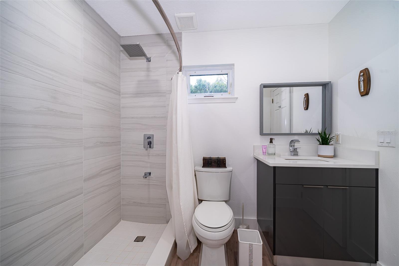 SUNSET LAKES - Residential