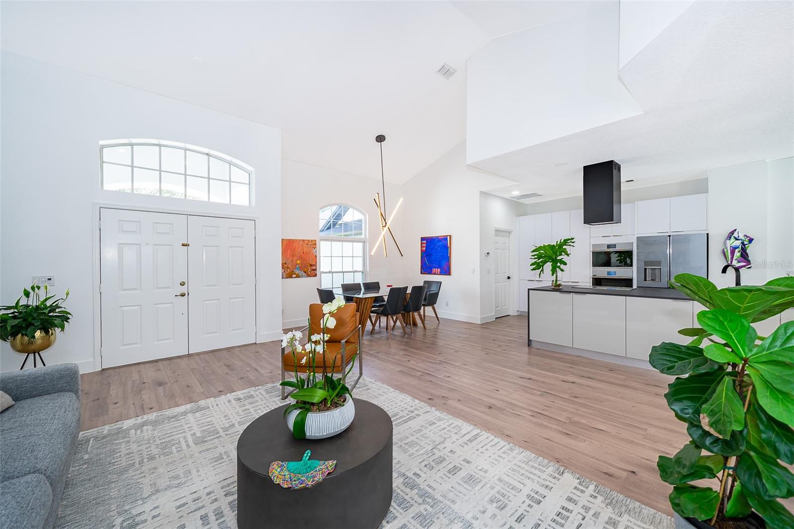 SUNSET LAKES - Residential