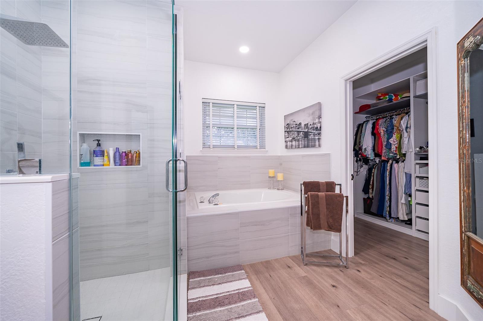 SUNSET LAKES - Residential