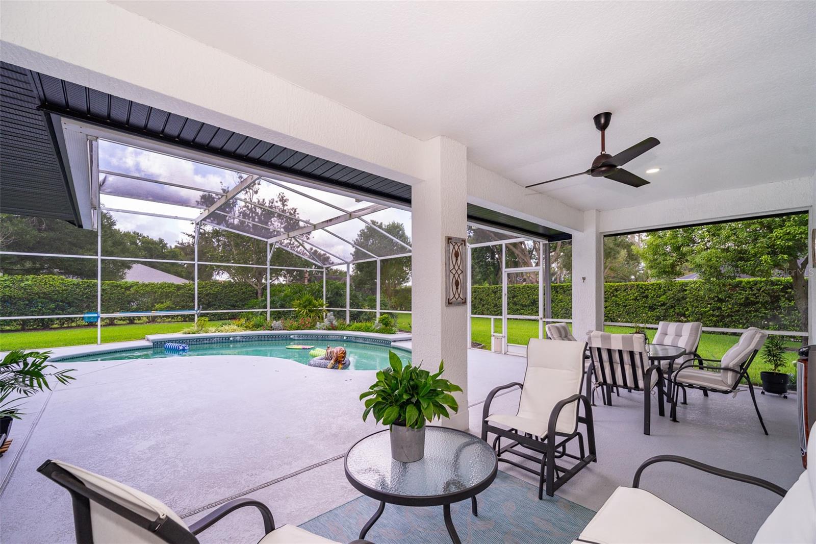 SUNSET LAKES - Residential