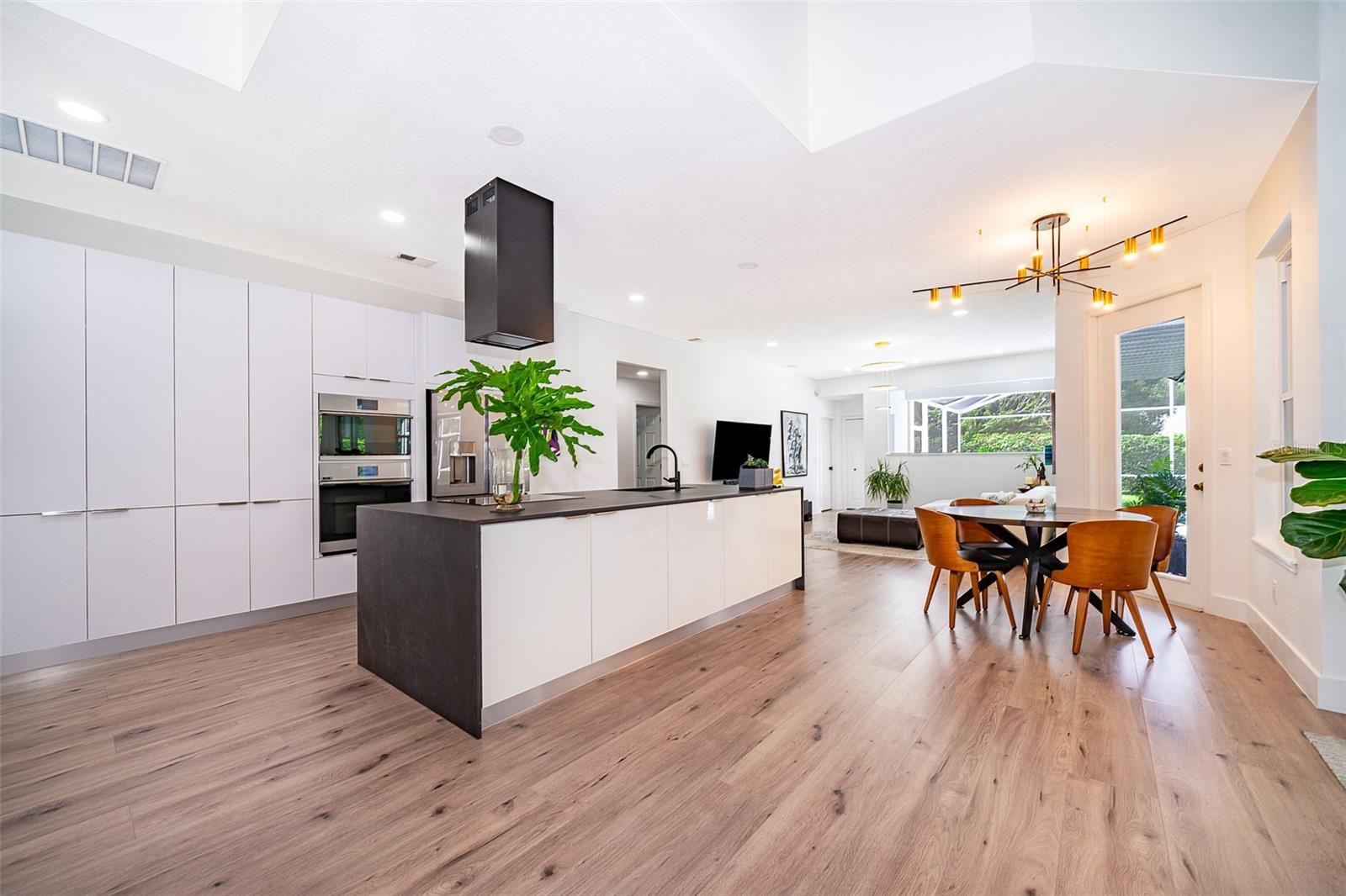 SUNSET LAKES - Residential