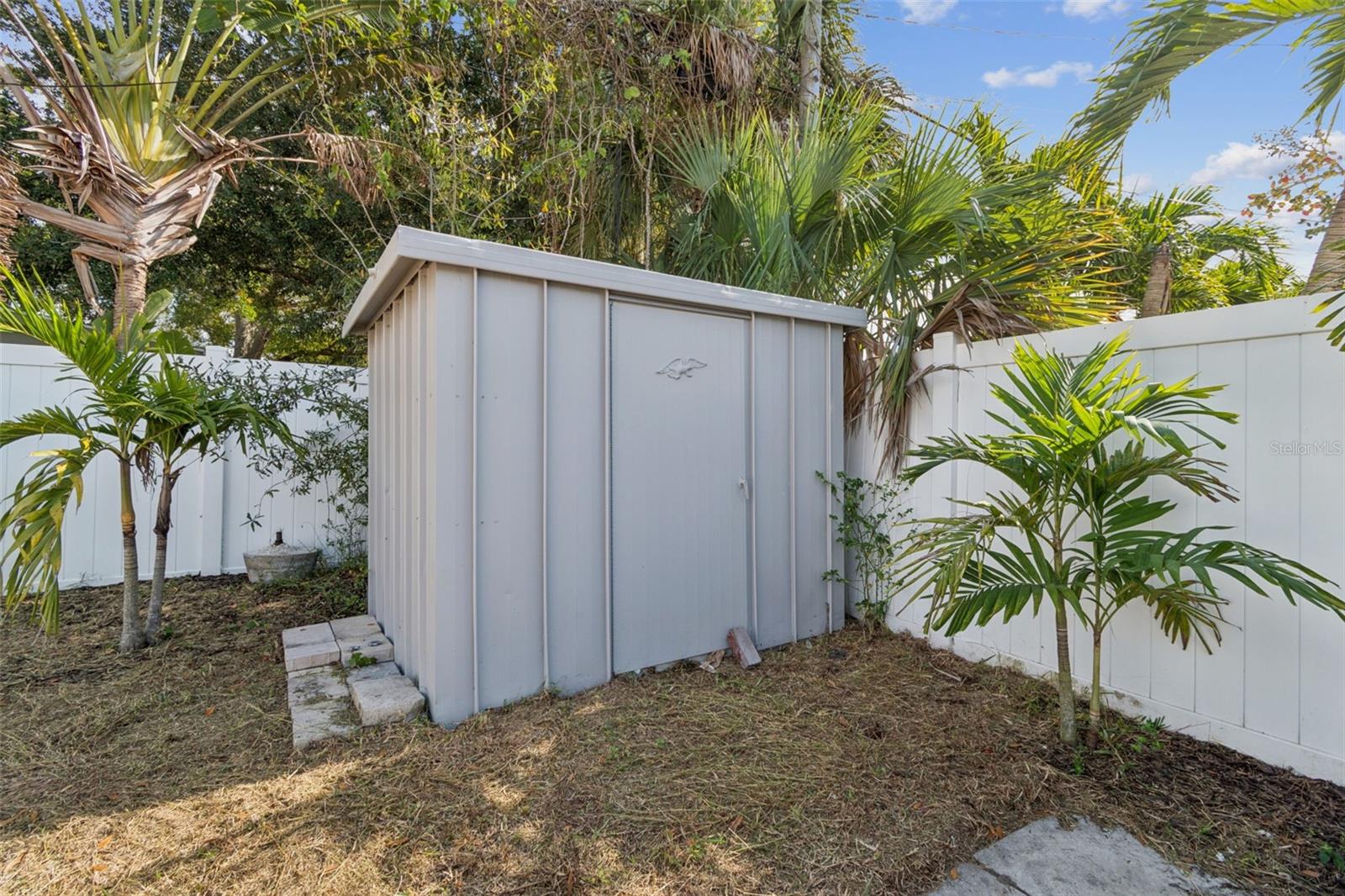 MEADOW LAWN 11TH ADD - Residential