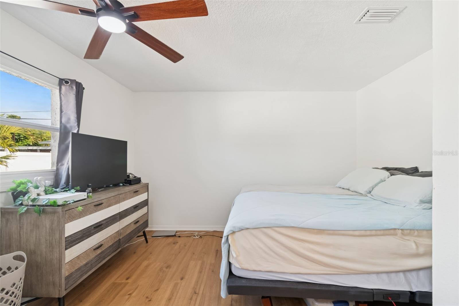 MEADOW LAWN 11TH ADD - Residential