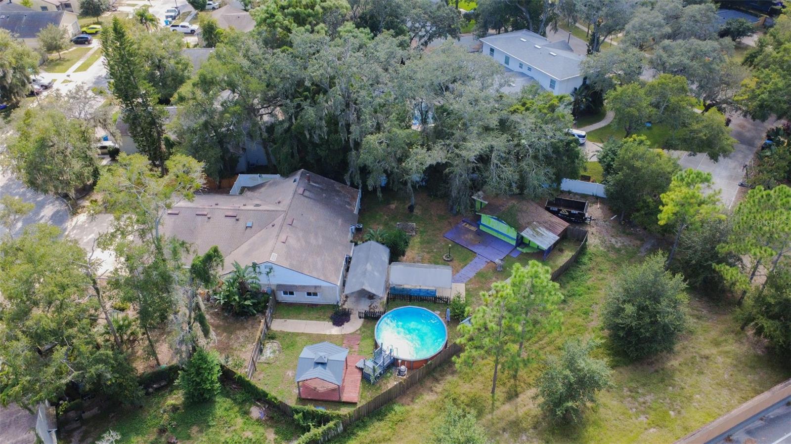 933 and 935 ROBINHOOD COURT