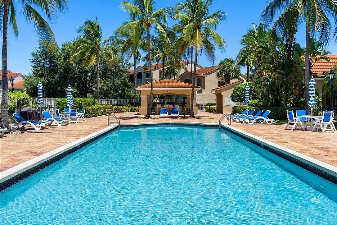 LAGUNA OF VERO BEACH - Residential