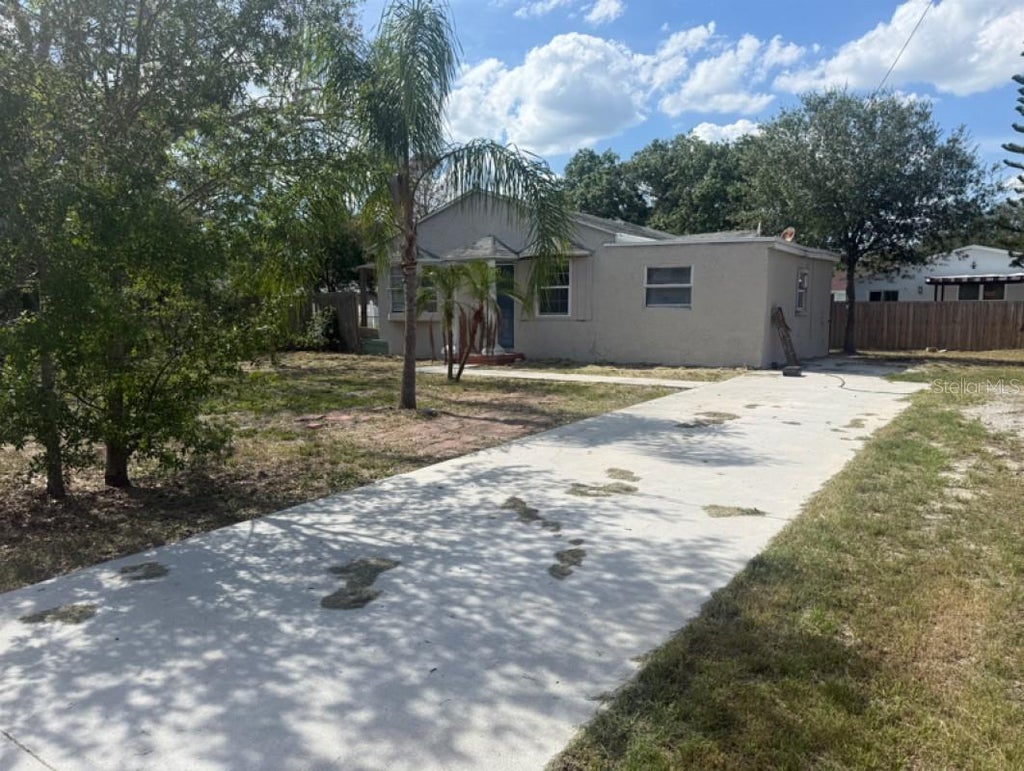 Photo of 3005 W Van Buren Drive, Tampa, FL 33611 (MLS # A4696456)