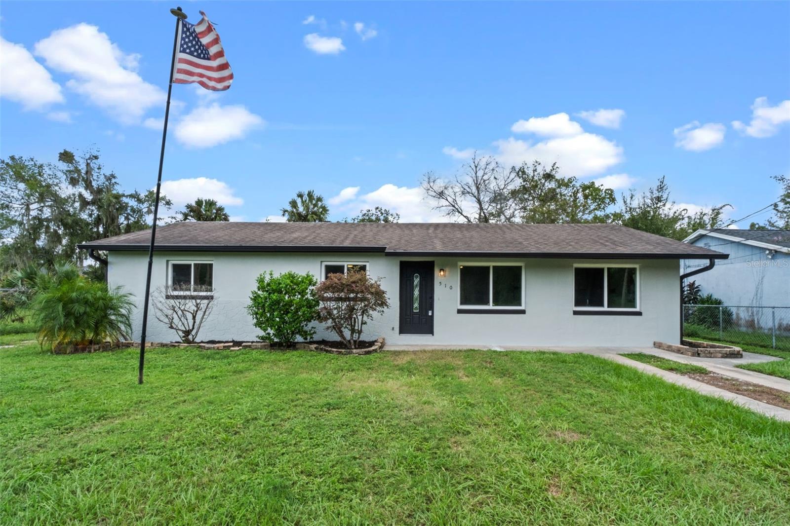 Welcome to 510 S Park Ave - this is an ideal home or rental property for those seeking an updated living space. This renovated home has 3 bedrooms with 1.5 bathrooms. The renovations include new kitchen cabinets, kitchen appliances and Quartz countertops, new flooring, new lighting, new ceiling fans and more. The Roof is 2017, AC 2018, New windows in 2023! This home also has a newly painted interior/exterior. Quiet Neighborhood, Close to all Major Highways, and Shopping Centers. Also an excellent rental investment opportunity.