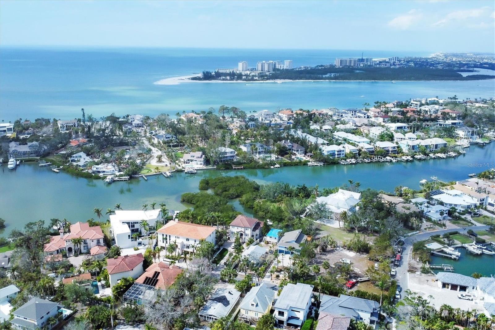 ROBERTS POINT - Land