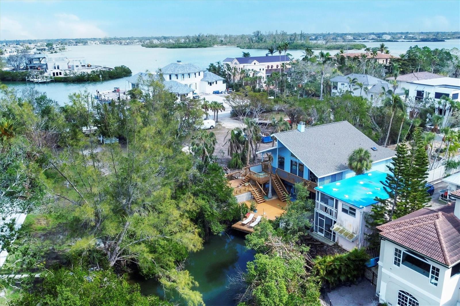 ROBERTS POINT - Land