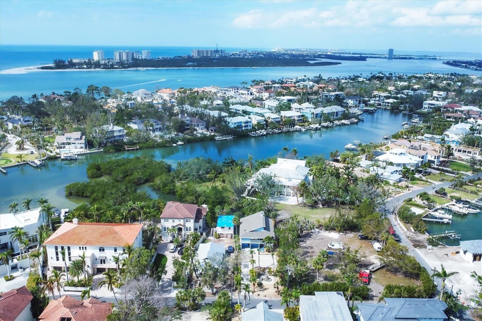 ROBERTS POINT - Land