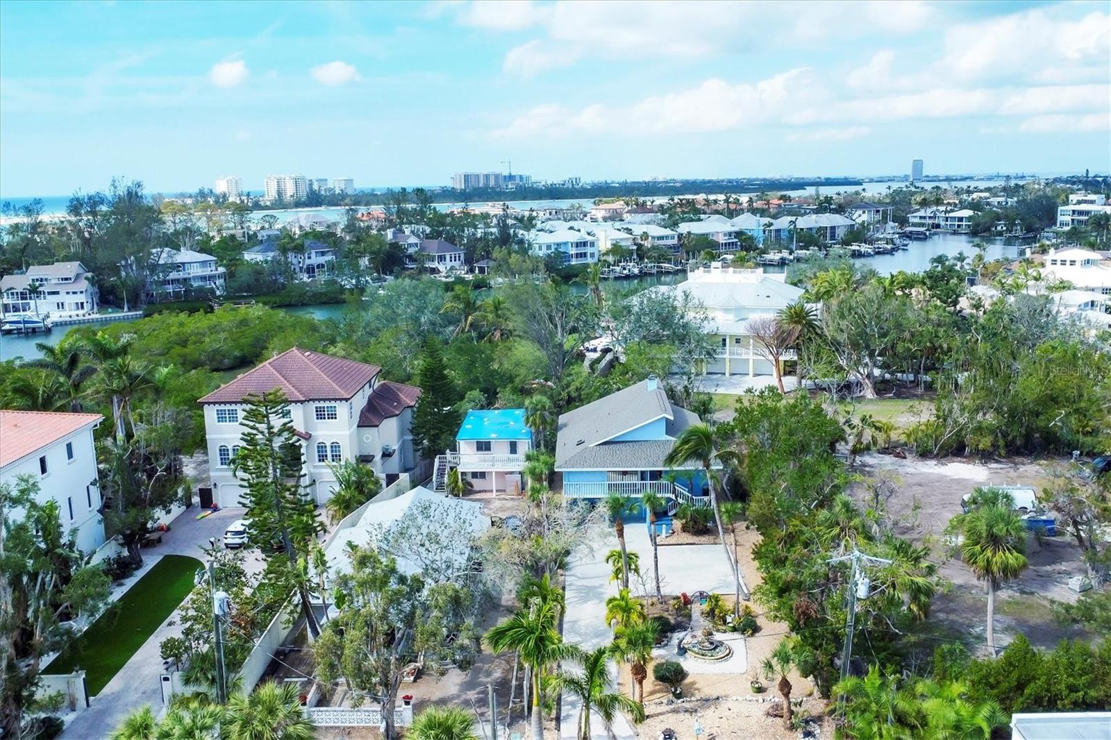 ROBERTS POINT - Land