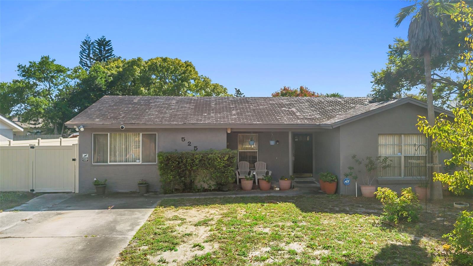 525 E FOOTHILL WAY