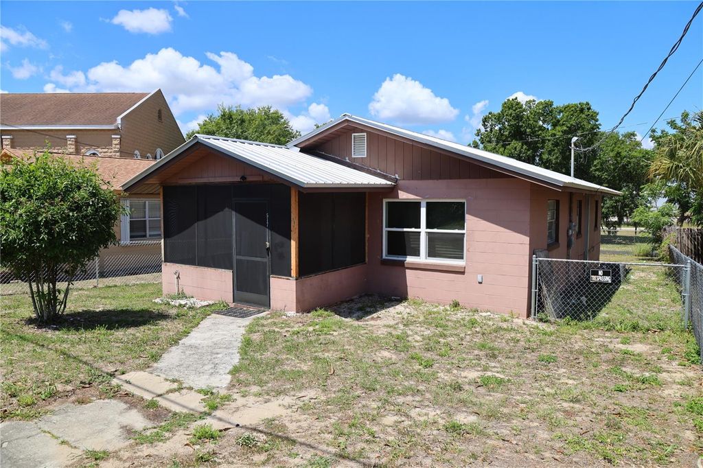 Photo of 517 Harris Street, Sebring, FL 33870 (MLS # G5110806)