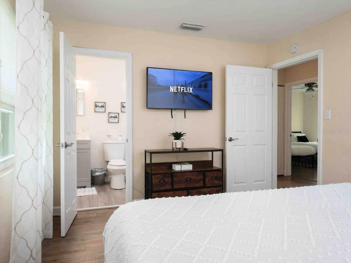 HIGHLAND COURT #4 - Residential Lease