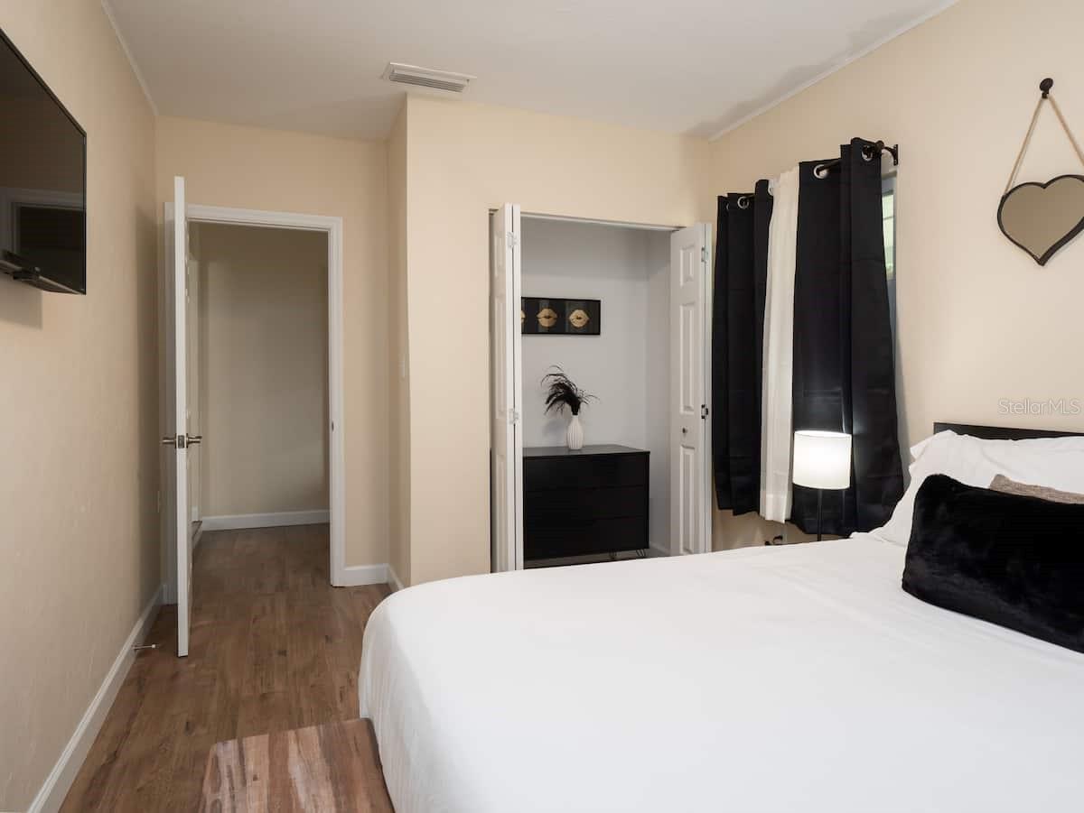 HIGHLAND COURT #4 - Residential Lease