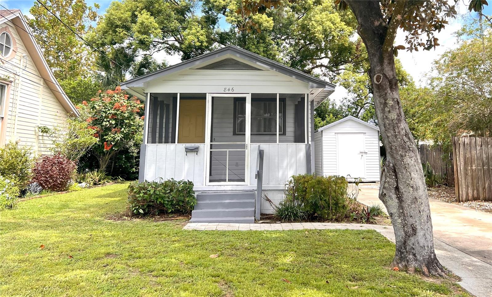Location Location Location, Just walking distance to Lake Morton, and minutes away to downtown Lakeland, This cozy 1/1 little single family home is perfect for a starting couple or a person who loves books due to the close proximity to the library. Call and schedule a tour to see it in person today!