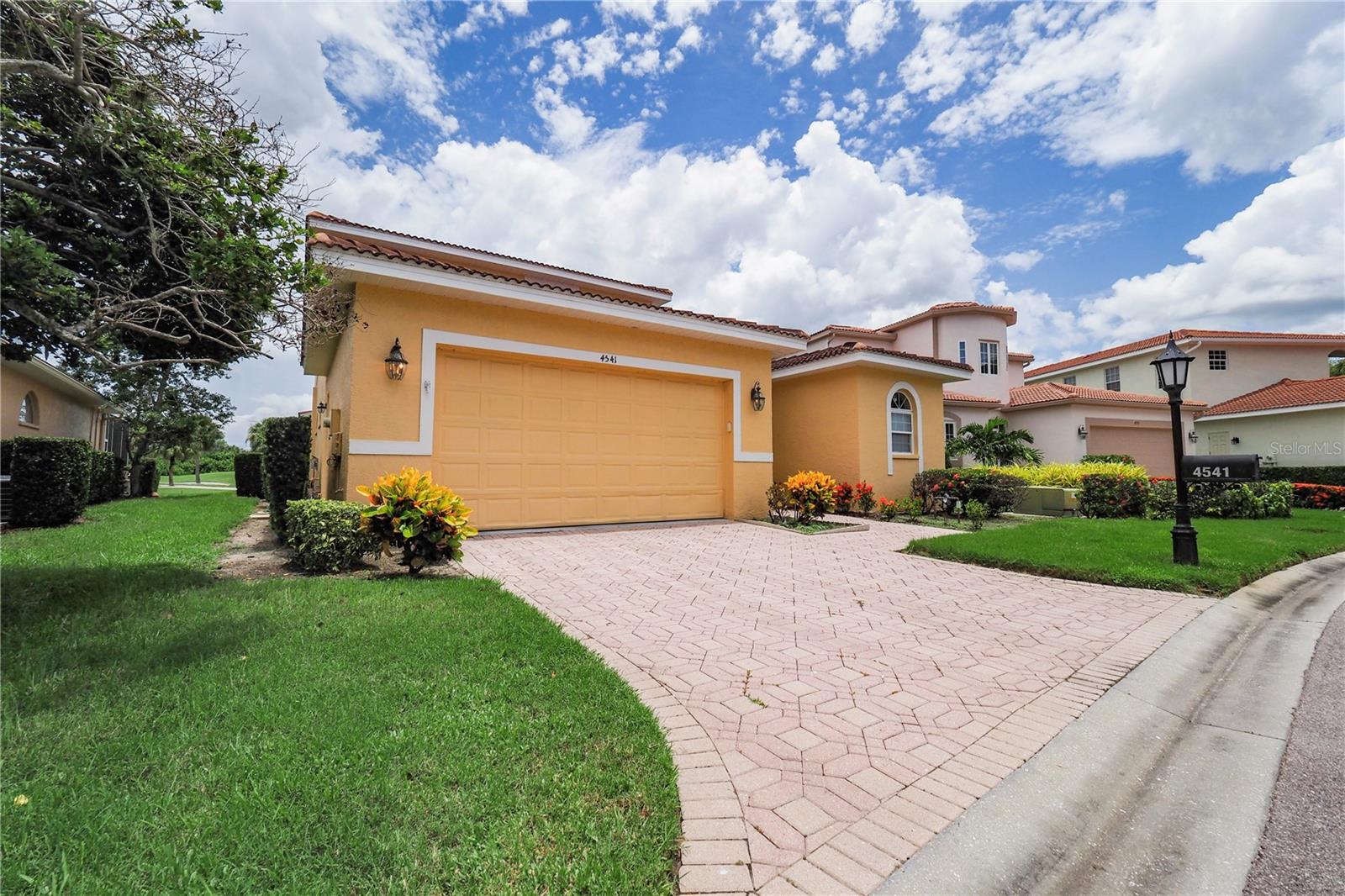 VALENCIA AT PRESTANCIA - Residential