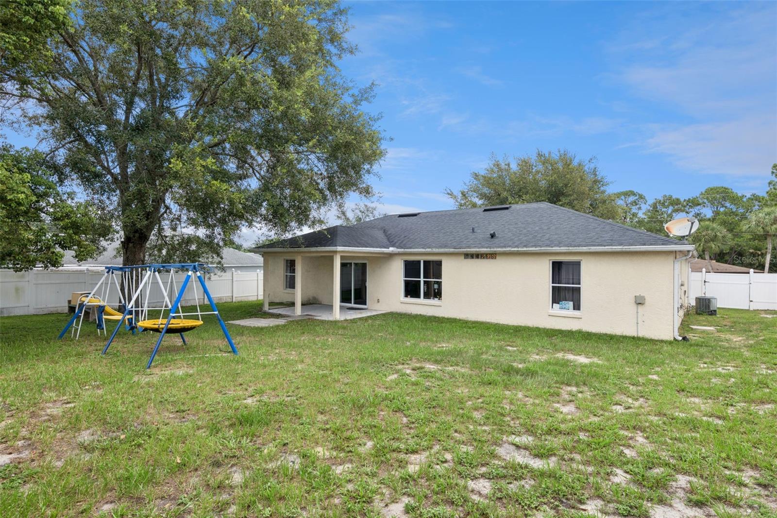 939 CLOVERLEAF BOULEVARD
