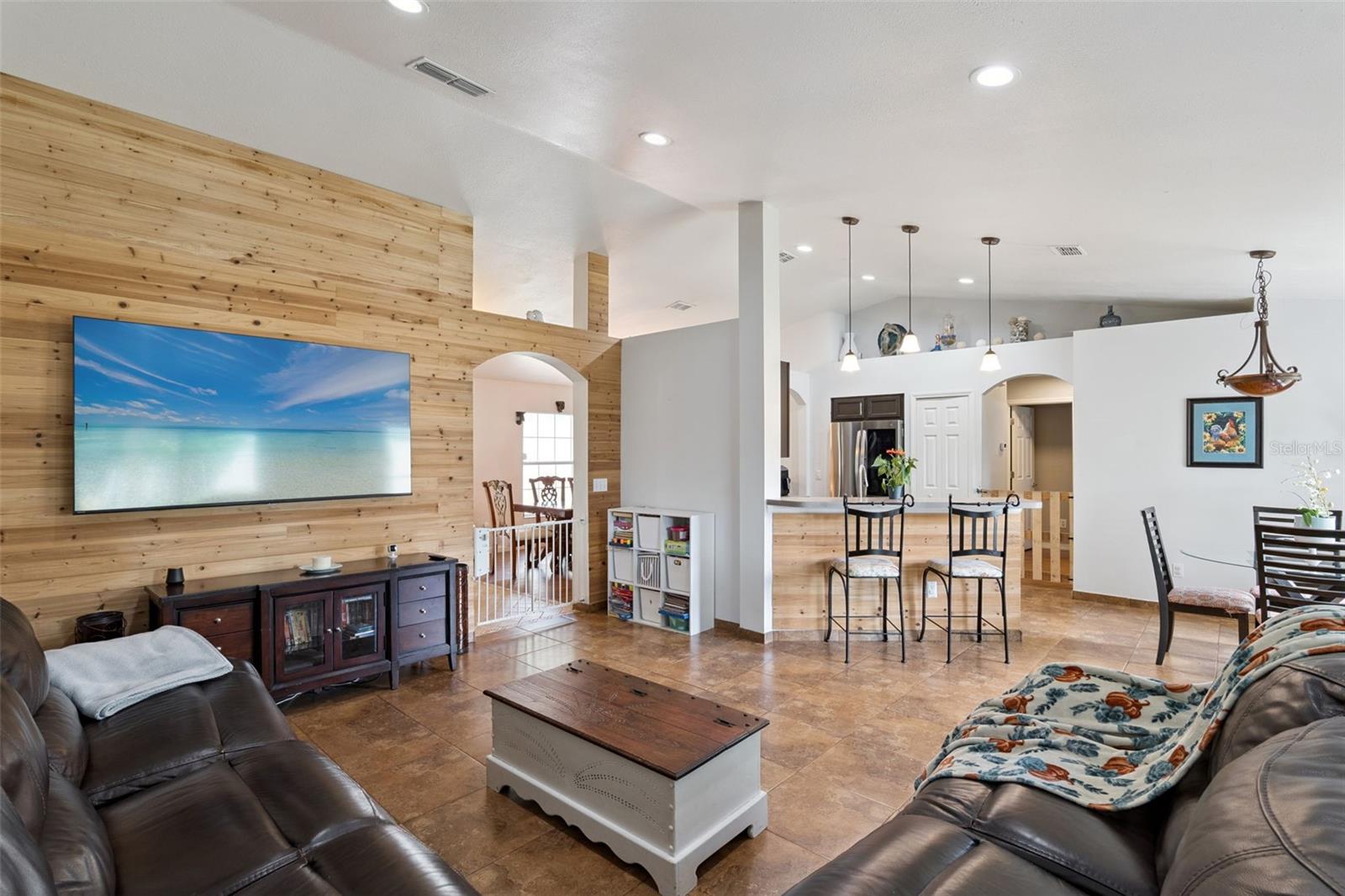 939 CLOVERLEAF BOULEVARD