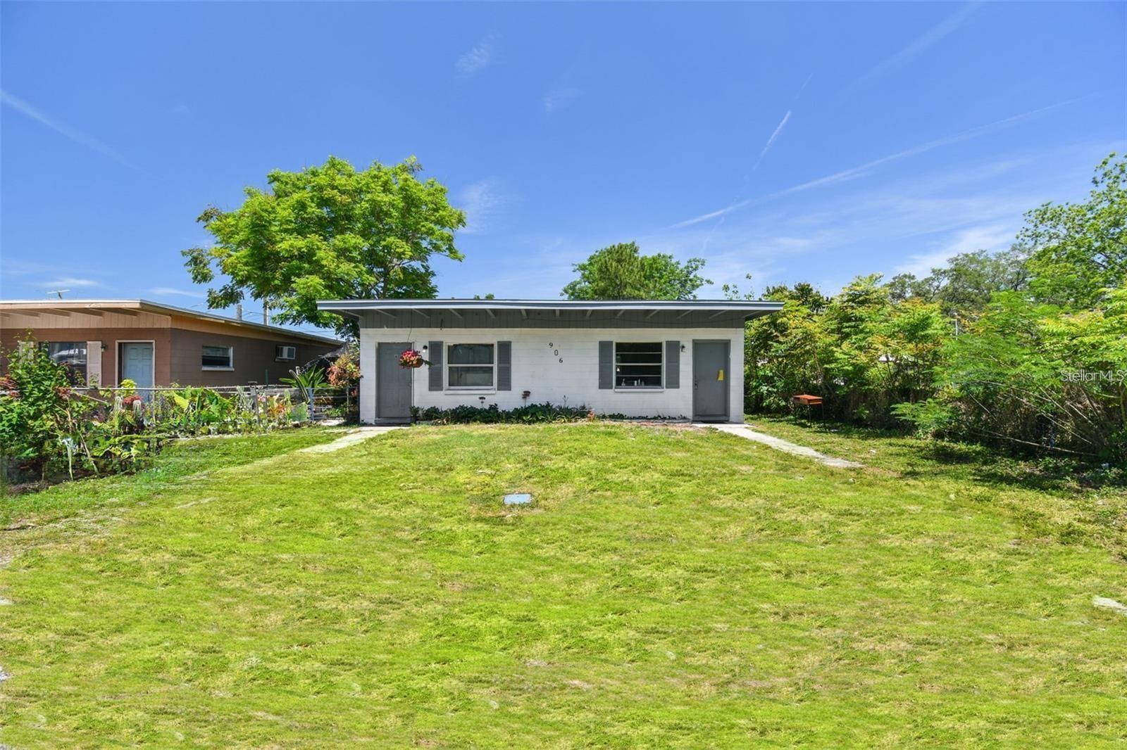 Discover this excellent income-producing duplex located just minutes from the University of South Florida (USF). Each unit features 1 bedroom and 1 bathroom, with both currently renting for $1,300–$1,350 per month, generating strong and consistent cash flow.
Situated in a high-demand rental area, this property offers no rental restrictions, providing maximum flexibility for long-term tenants, short-term leases, or Airbnb. Whether you're looking to expand your investment portfolio or house-hack, this is a solid opportunity in one of Tampa’s most strategic locations.