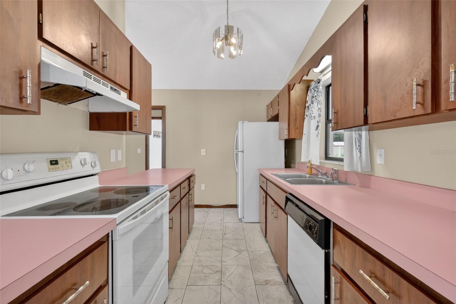 CARLTON VILLAGE PARK - Residential