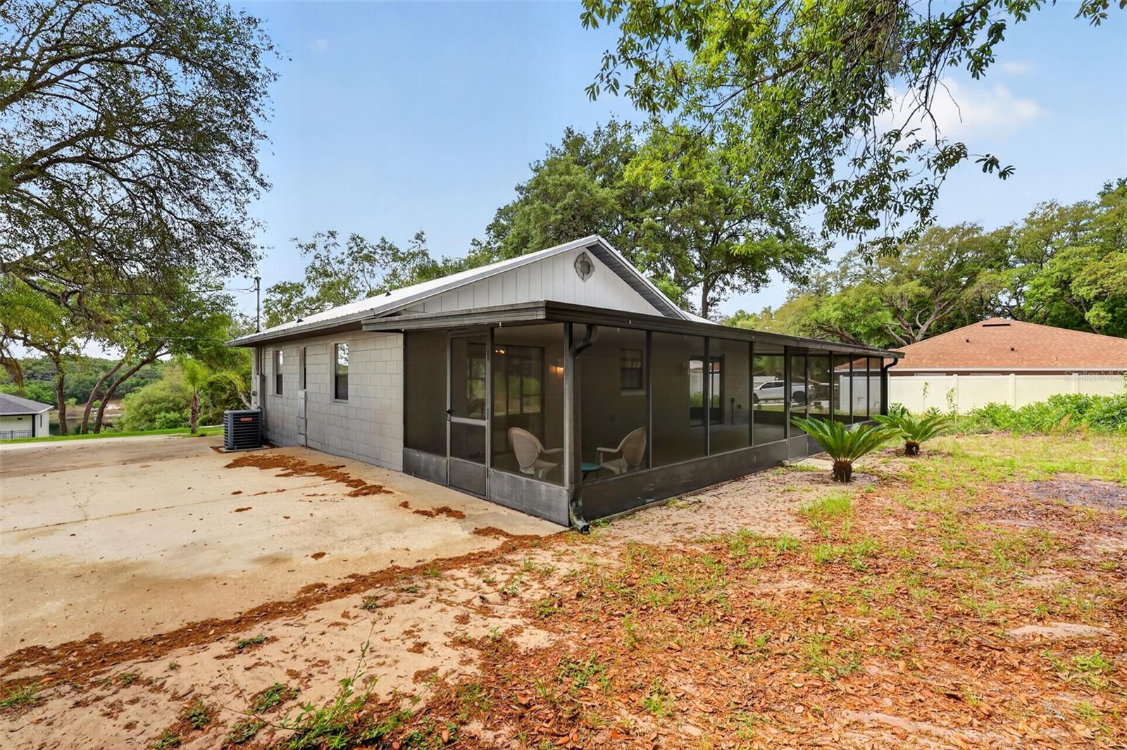 CARLTON VILLAGE PARK - Residential