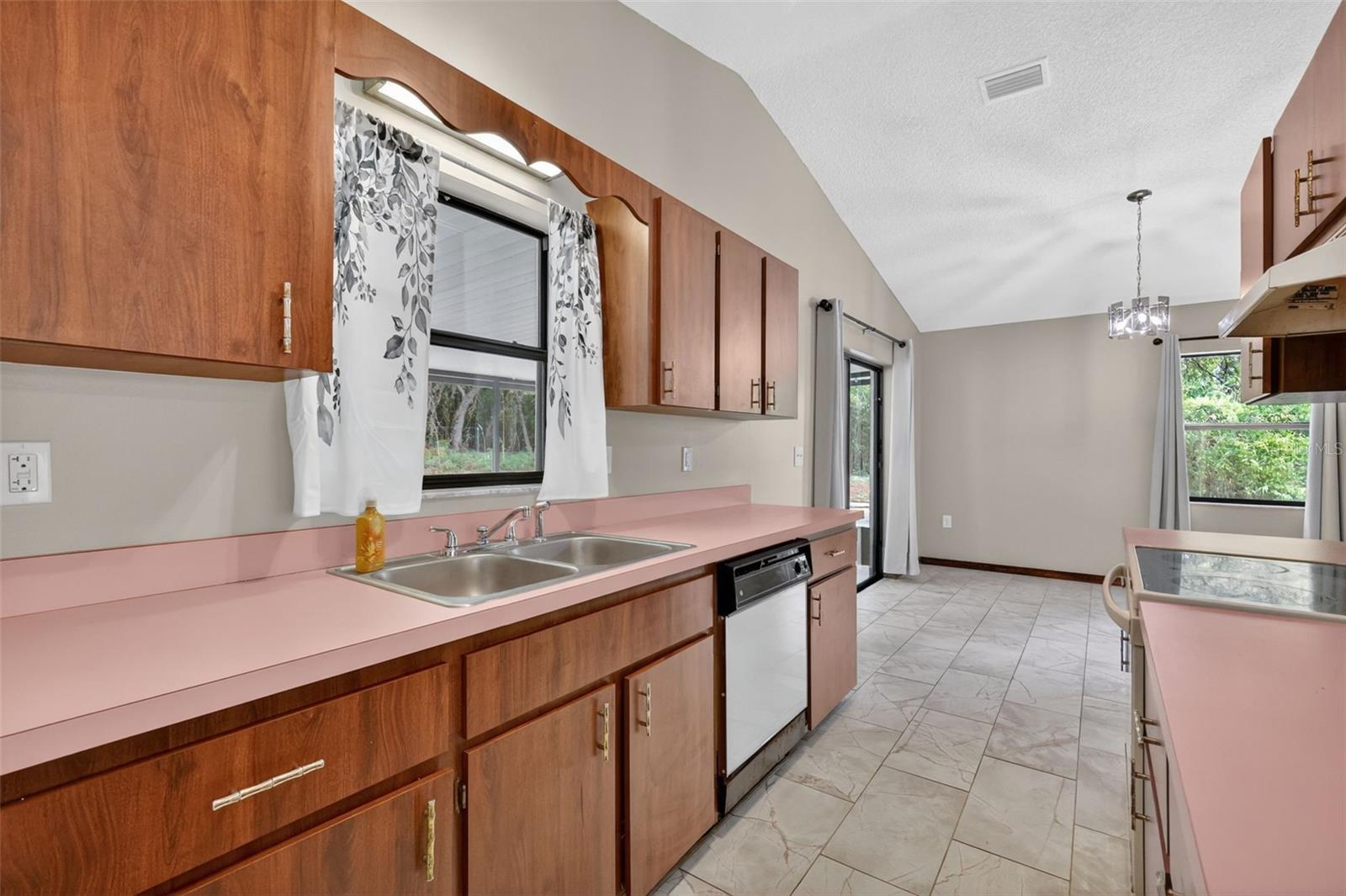 CARLTON VILLAGE PARK - Residential