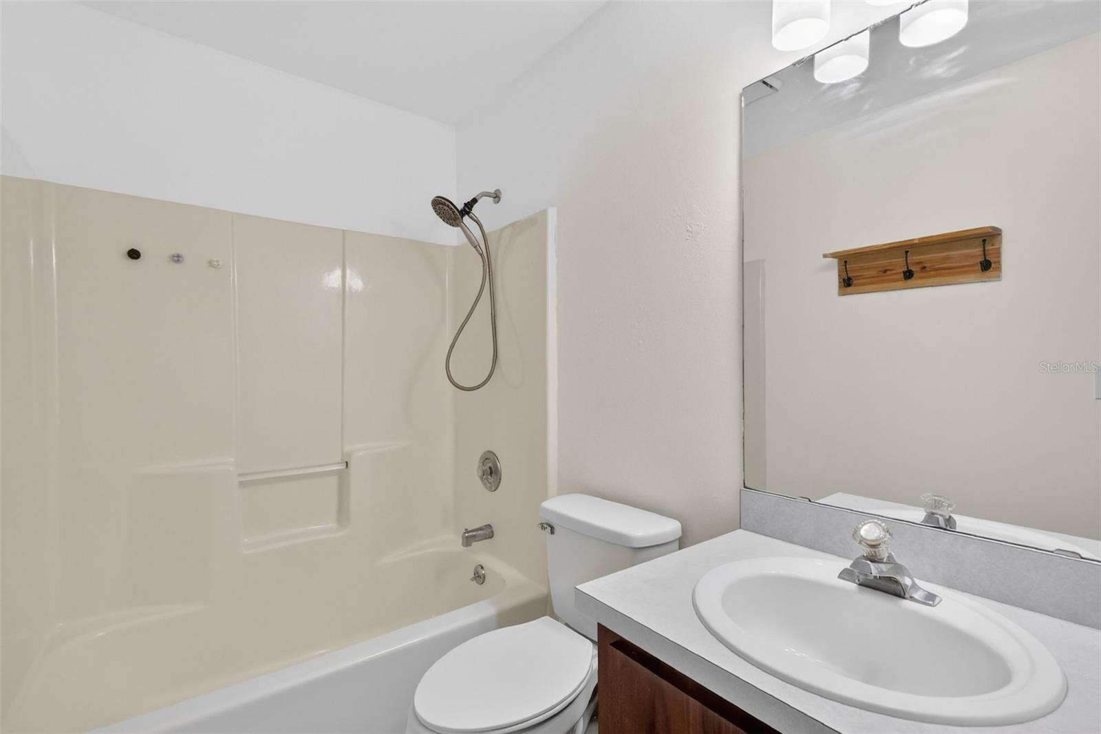 CARLTON VILLAGE PARK - Residential