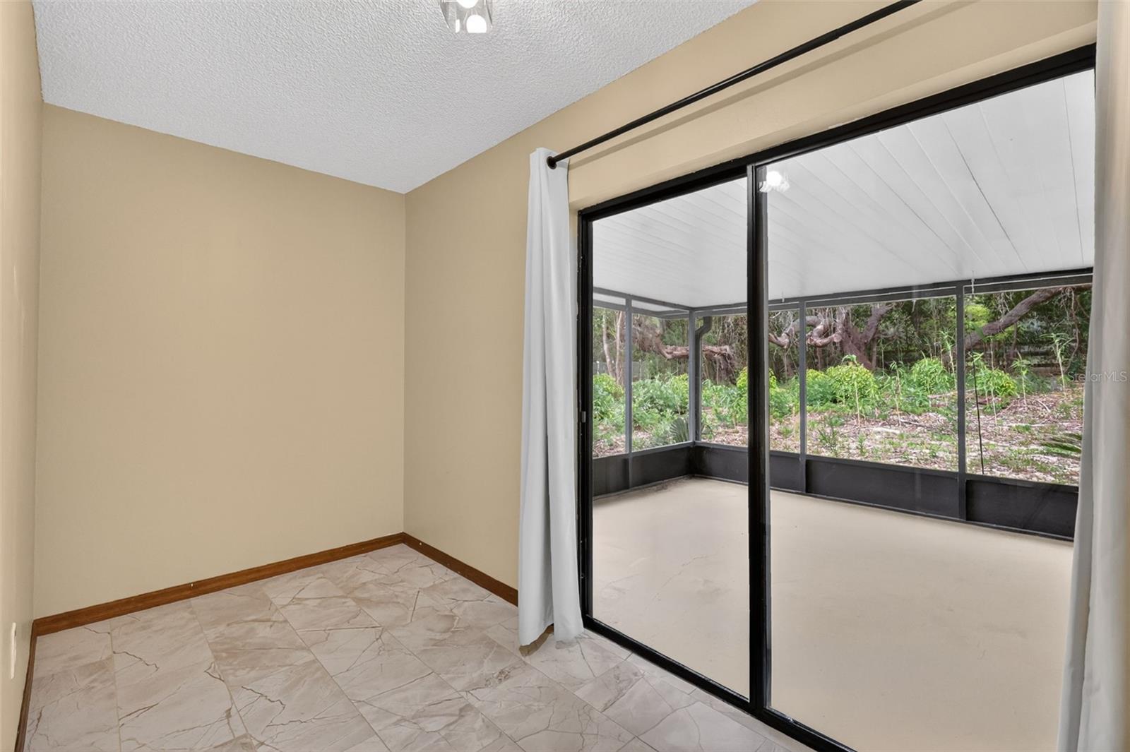 CARLTON VILLAGE PARK - Residential