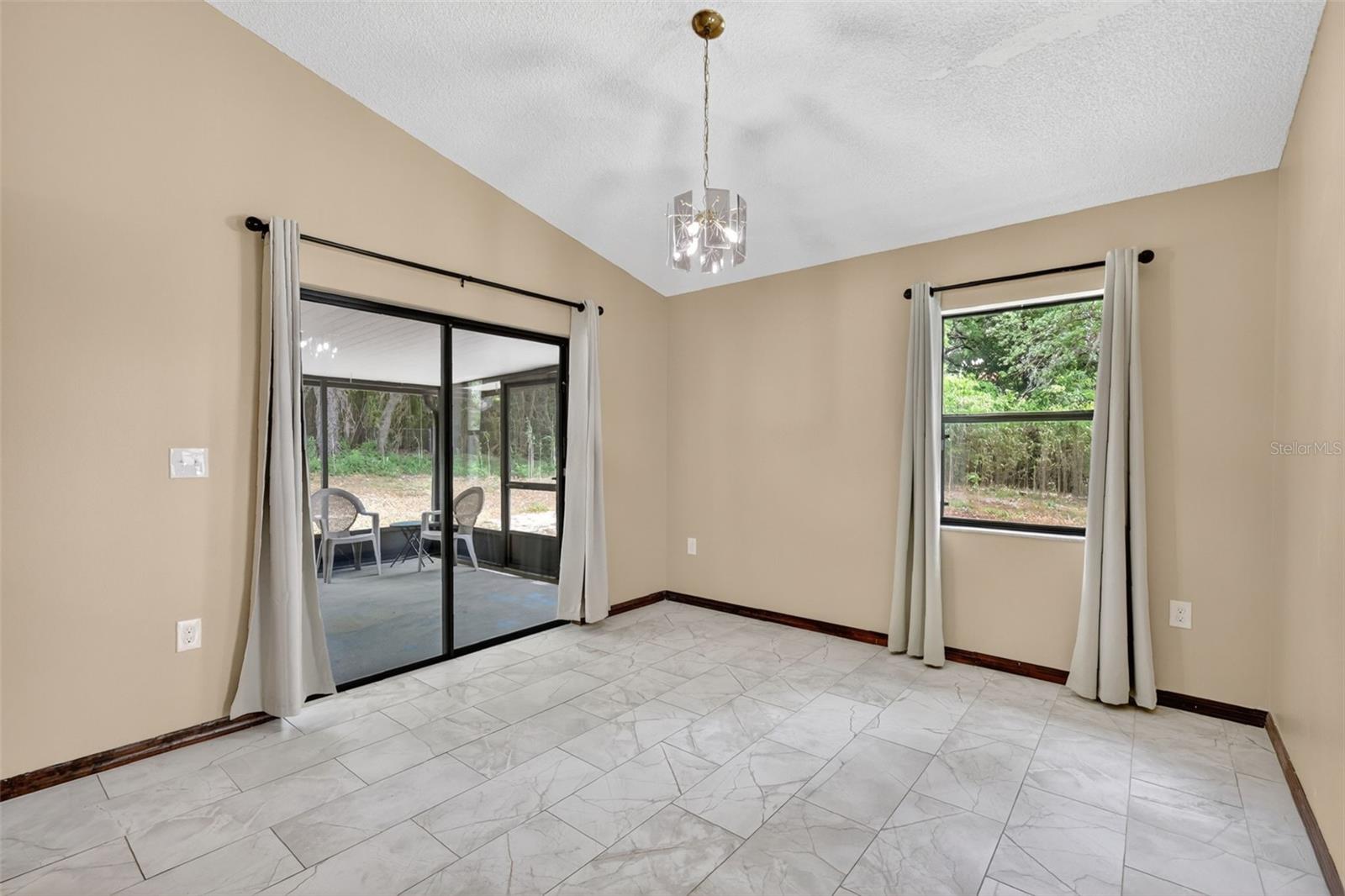 CARLTON VILLAGE PARK - Residential