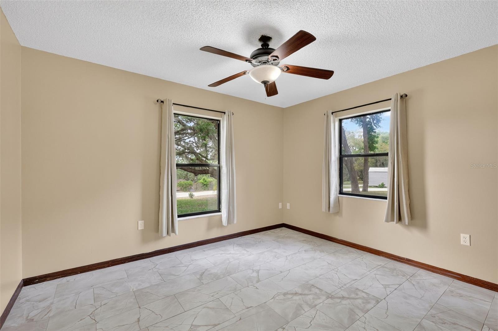 CARLTON VILLAGE PARK - Residential