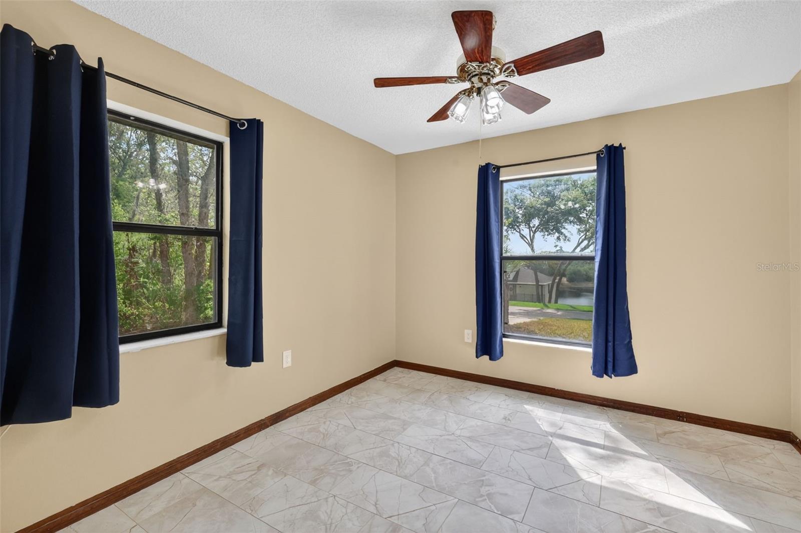 CARLTON VILLAGE PARK - Residential