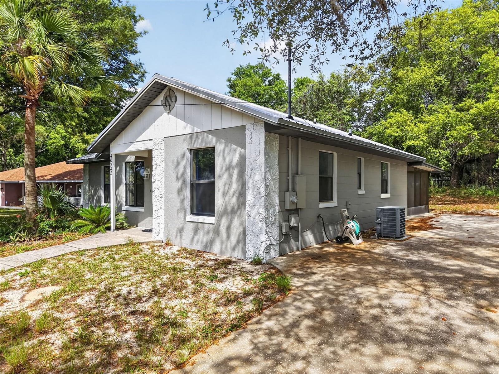 CARLTON VILLAGE PARK - Residential