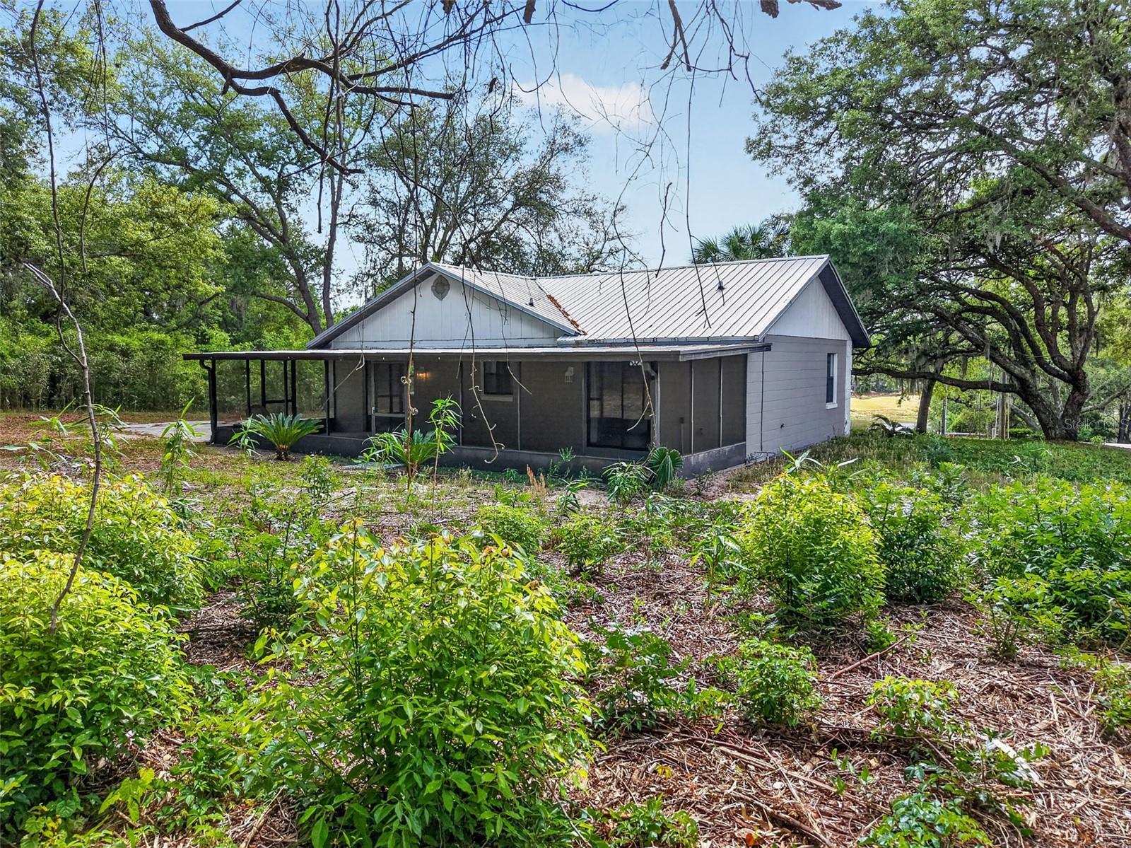 CARLTON VILLAGE PARK - Residential