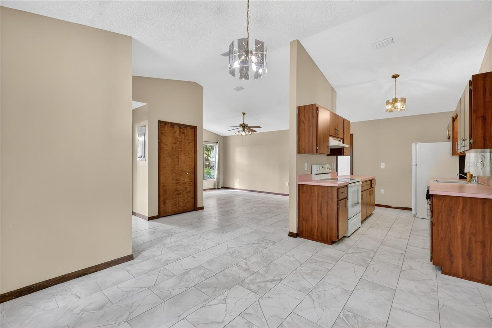 CARLTON VILLAGE PARK - Residential