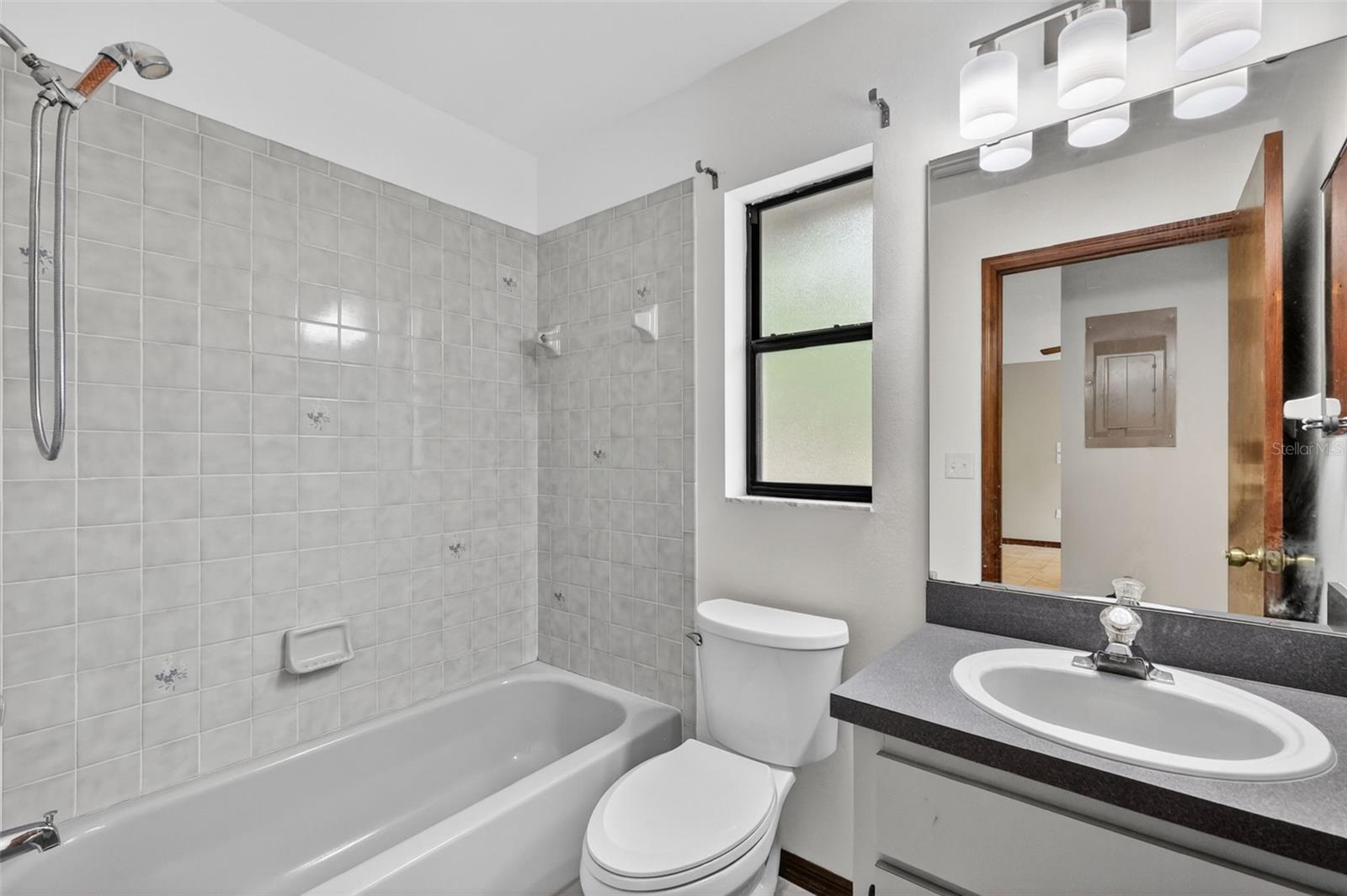 CARLTON VILLAGE PARK - Residential