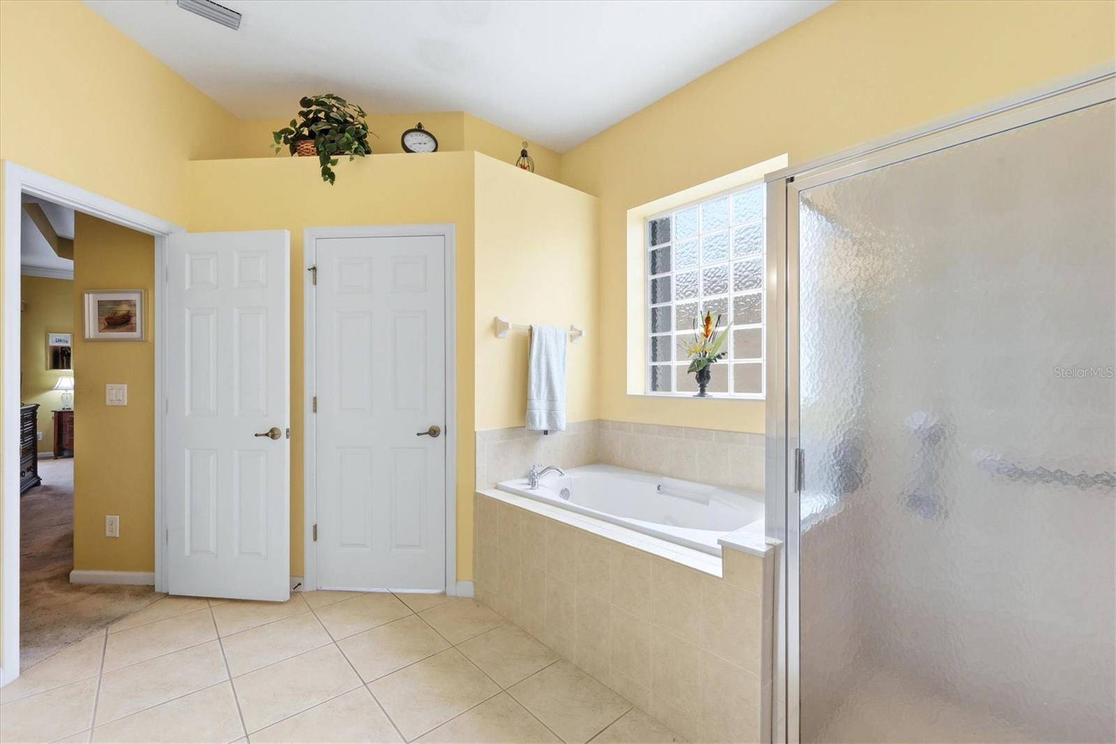 RIVERWOOD - Residential