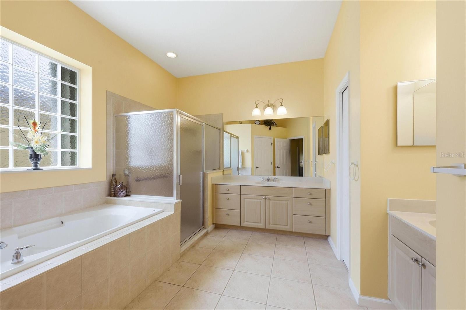 RIVERWOOD - Residential