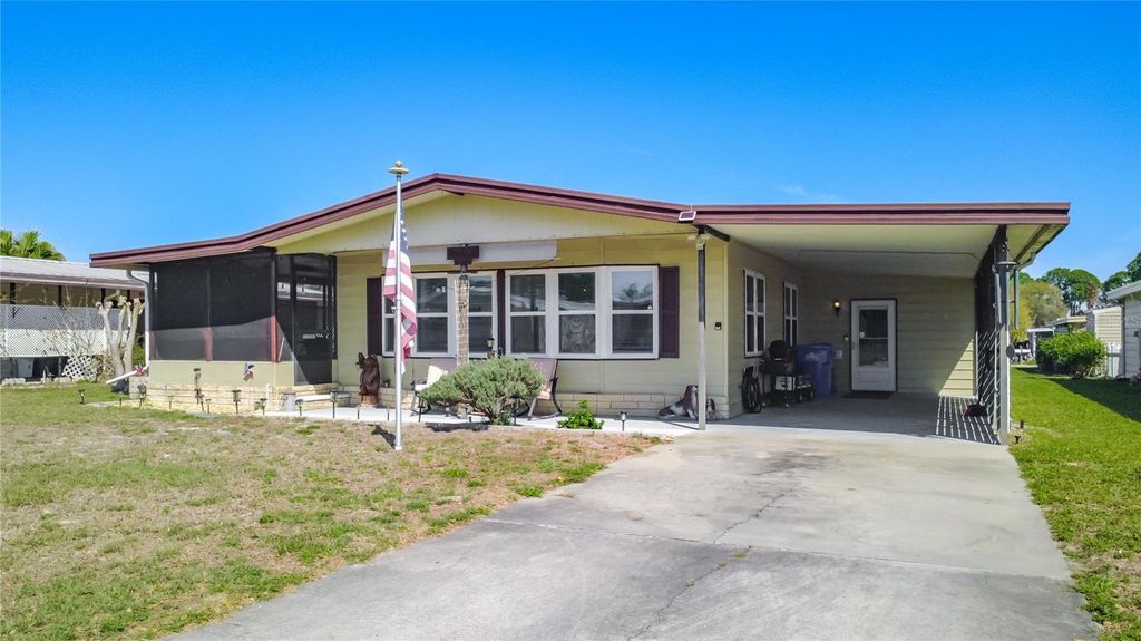 Photo of 1437 Mohawk Circle, Tavares, FL 32778 (MLS # G5109447)