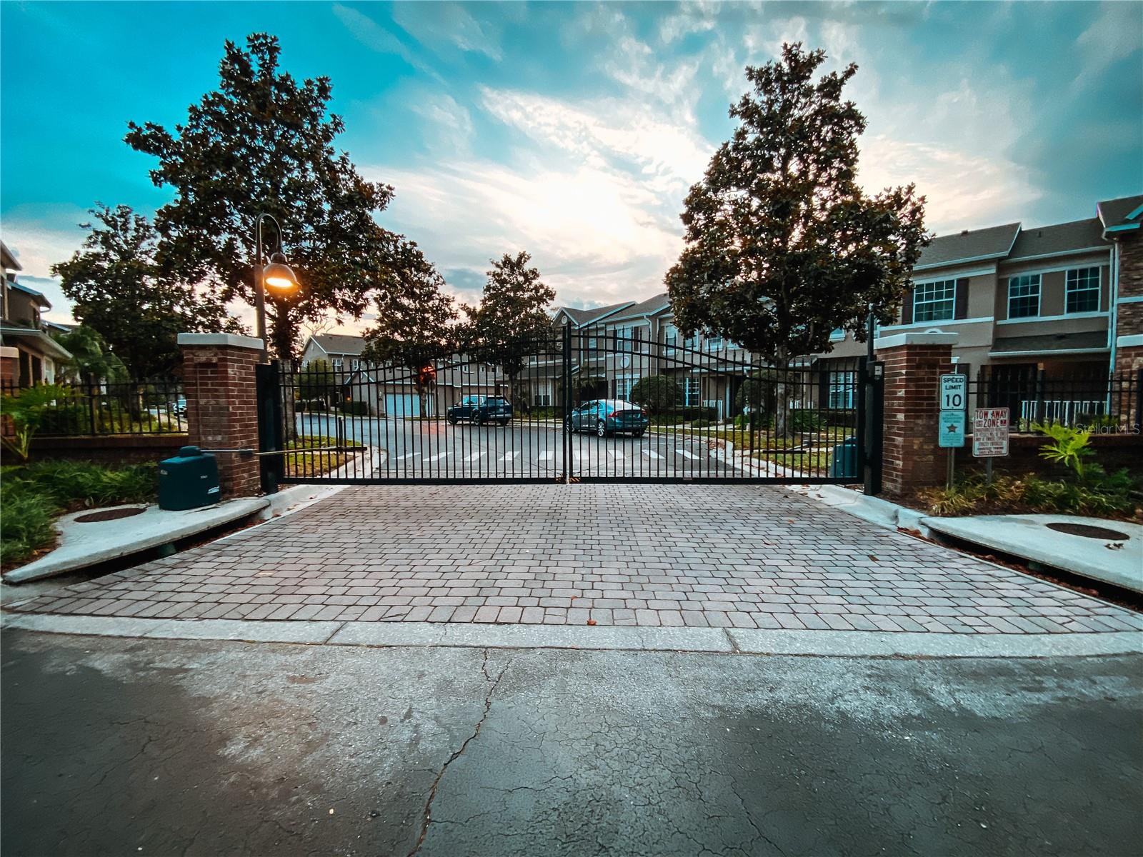 HIGHCROFT POINTE TWNHMS - Residential