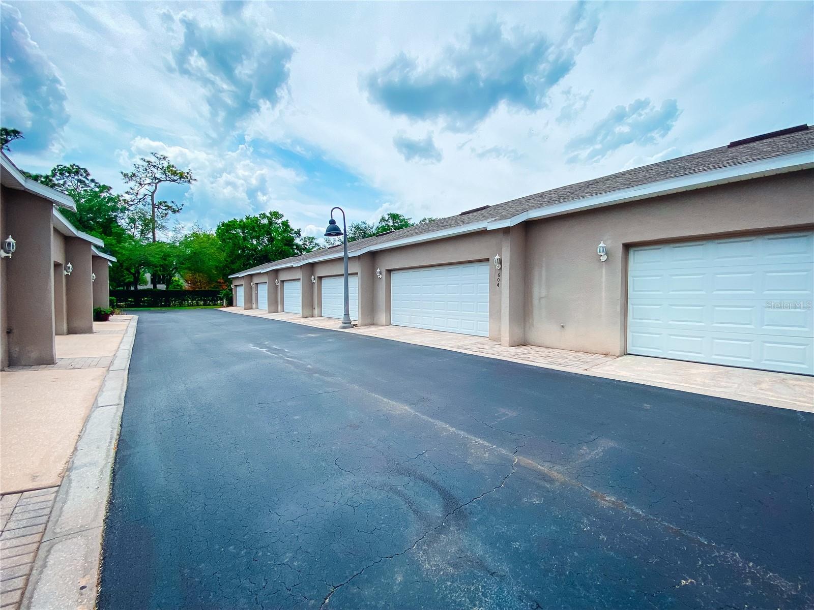 HIGHCROFT POINTE TWNHMS - Residential