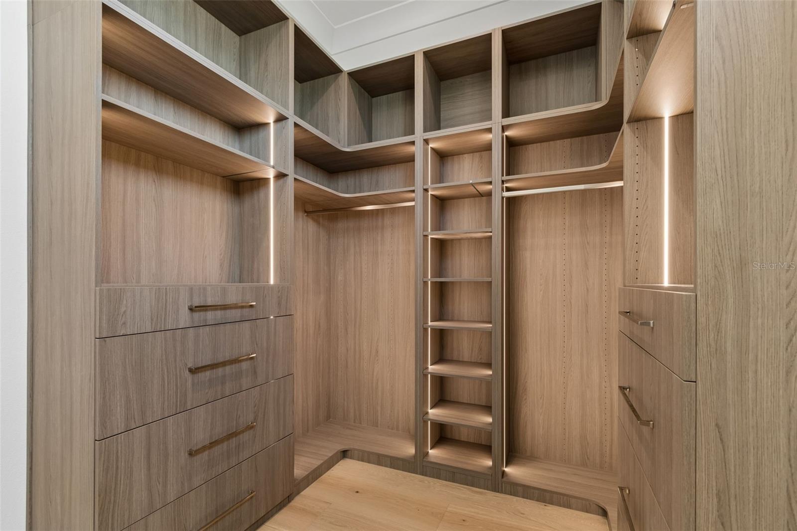 HOWARD ESTATES - Residential
