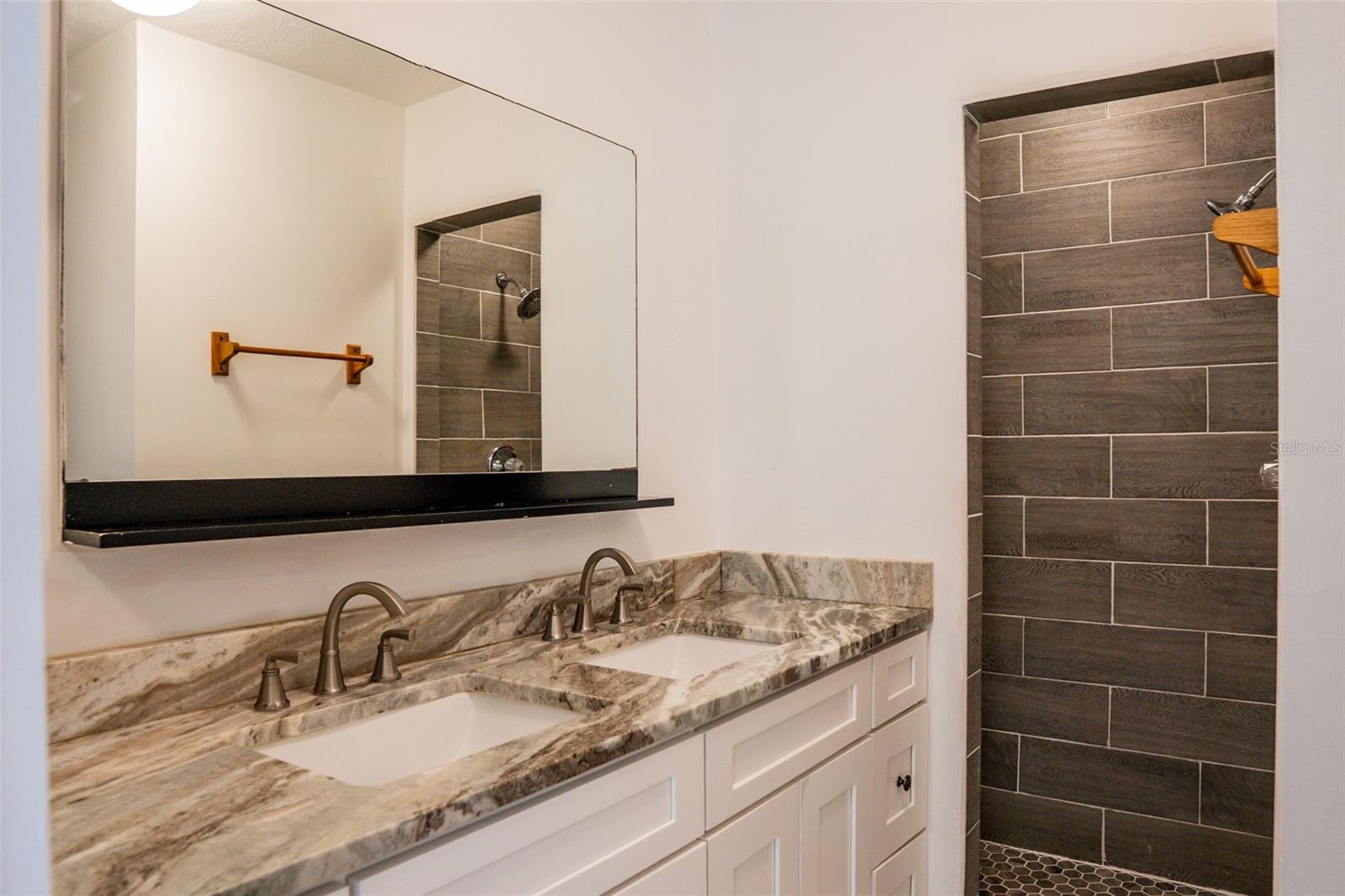 HUNTINGTON ON GREEN CONDO - Residential