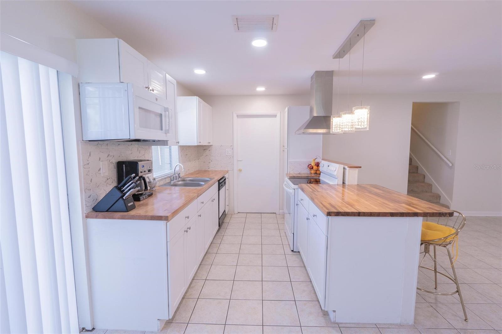 RAINTREE MANOR HOMES CONDOMINI - Residential