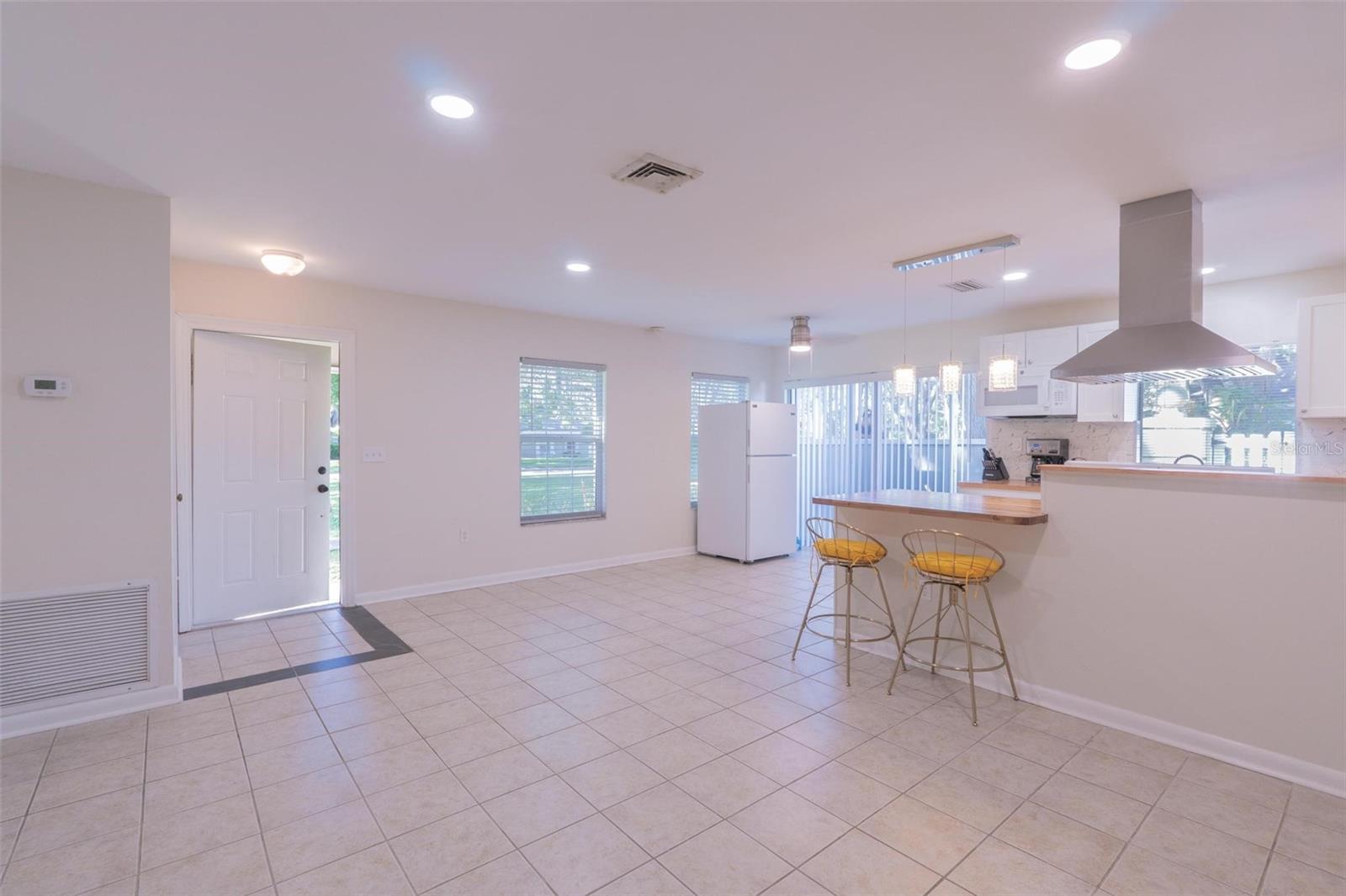 RAINTREE MANOR HOMES CONDOMINI - Residential