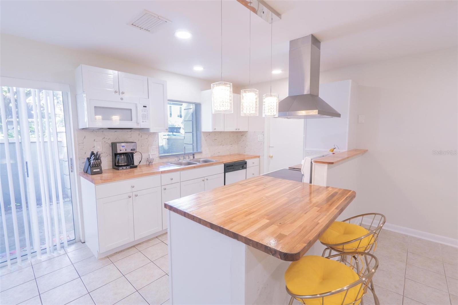 RAINTREE MANOR HOMES CONDOMINI - Residential