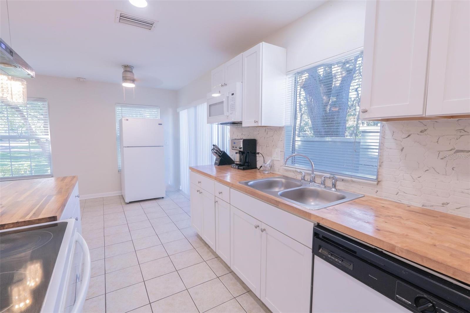 RAINTREE MANOR HOMES CONDOMINI - Residential