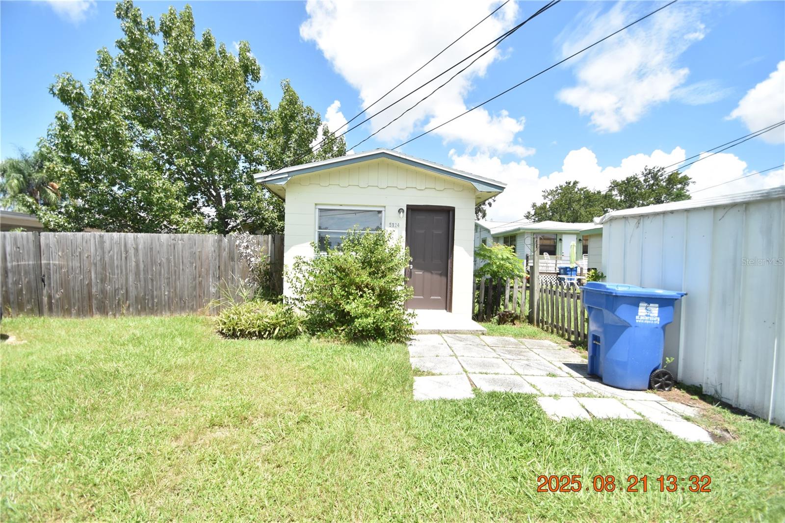 Cozy Studio / 1 Bath DUPLEX STYLE home with approx. 400 sqft. of living space
Water/Sewer/Trash bill is a flat rate of $60 per month.
Private entrance and parking!
Storage shed for extra storage.
Fenced yard offers privacy while you are enjoying the sunshine.
Tile flooring throughout looks great with any décor and is so easy to clean and maintain.
Kitchen appliances include range and refrigerator.
Ceiling fan will be sending you a cool breeze.
Window blinds let in just the right amount of light.
Efficient window AC units will keep you comfy year round.
Convenient to shopping, with groceries, retail, and restaurants near by.
DONT FORGET TO CHECK OUT THE FULL WALKTHROUGH VIDEO AT OUR WEBSITE!