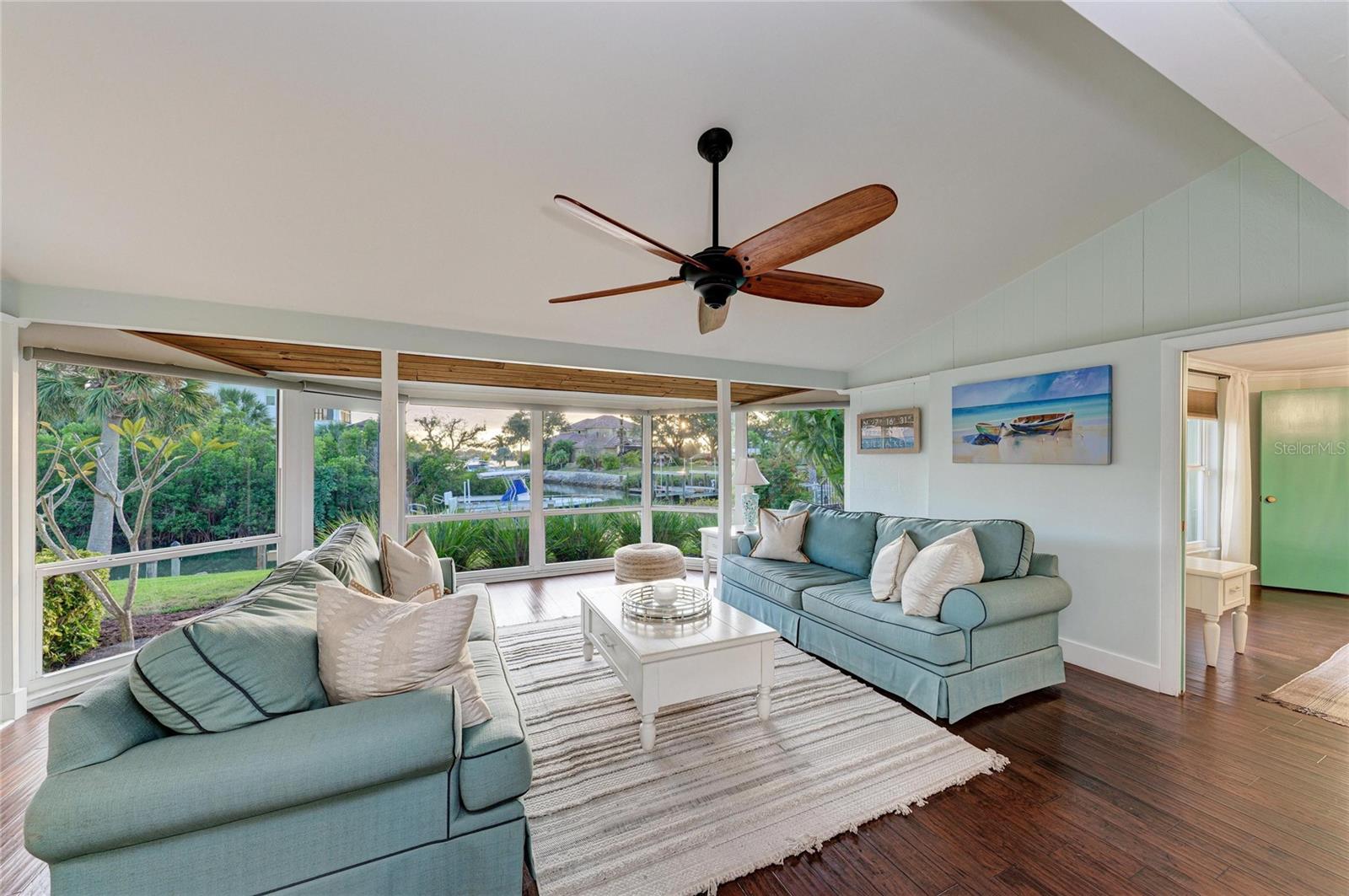 SORRENTO SHORES - Residential