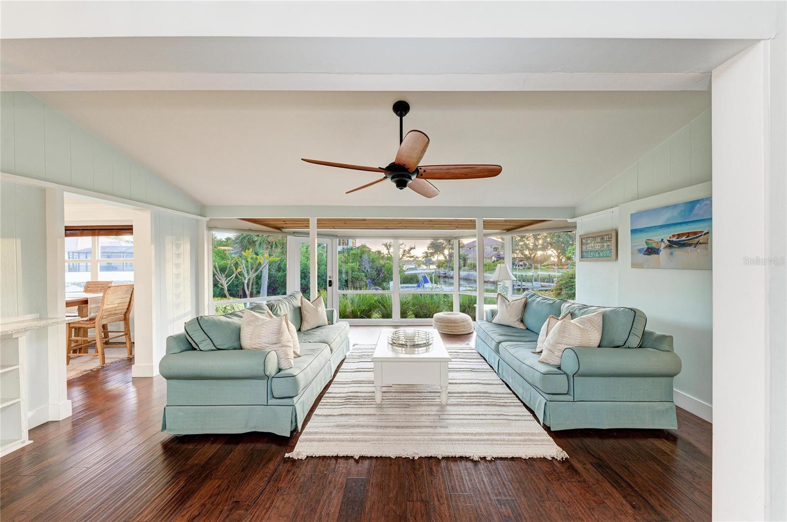 SORRENTO SHORES - Residential